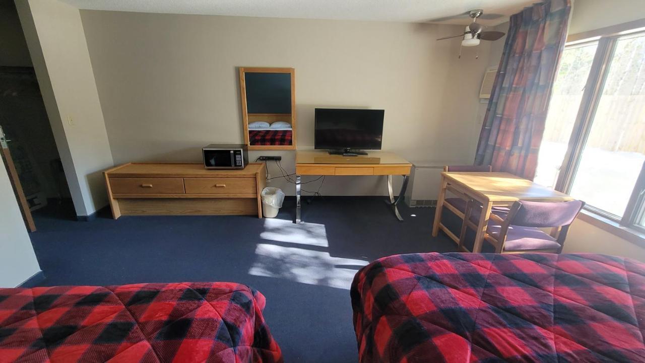 Lumberjack Inn Hayward Dış mekan fotoğraf